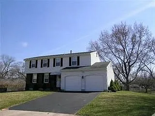 204 Northeast Cir photo 1