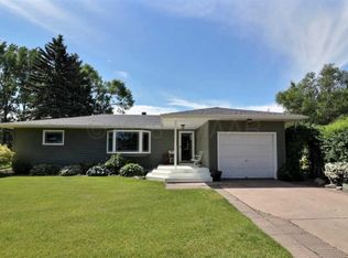 315 3rd Ave SE, Hillsboro, ND 58045