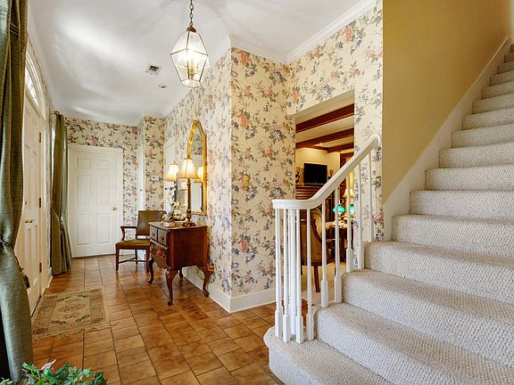 4th image of 10 Bayou Oaks Ln