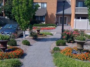 950 E Rue De La Banque 213, Creve Coeur, MO
