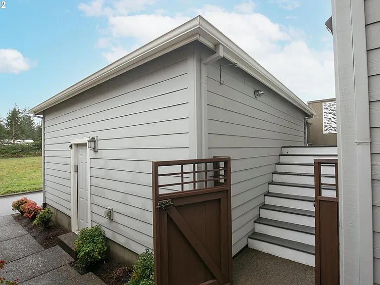 17335 SW Montague Way — Photo 23