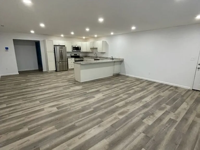 433 James Dr — Photo 3