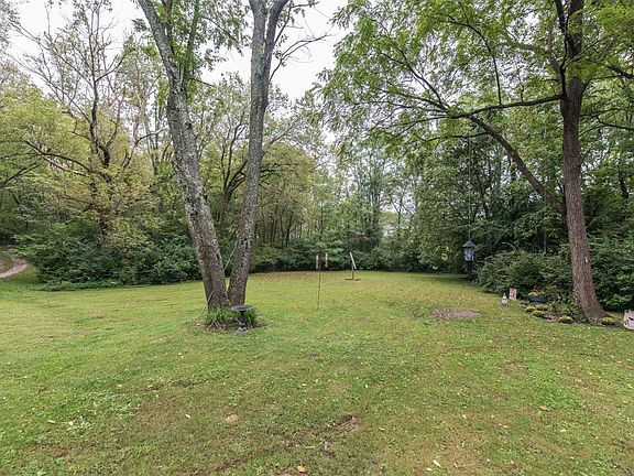 4th image of 110 Maplewood Dr