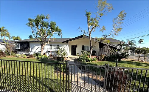 12472 Woodlawn Ave Photo 1