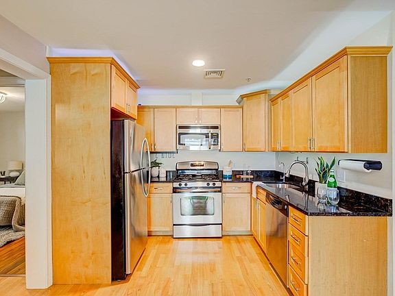 5th image of 179 Park St Unit 103
