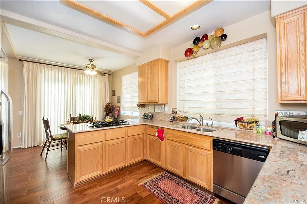 4 bed, 2330 sqft, $3,850 — Photo 2