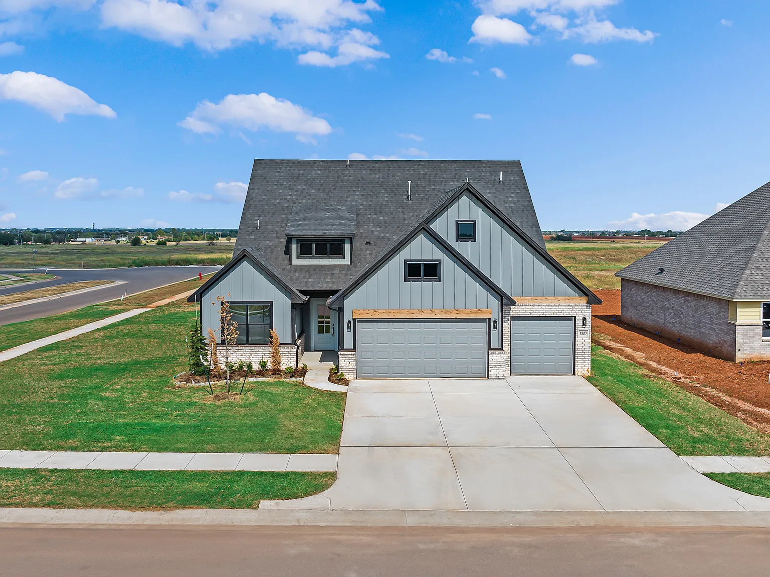 4 bed, 2.5 bath, 2034 sqft, $2,200 — Photo 1