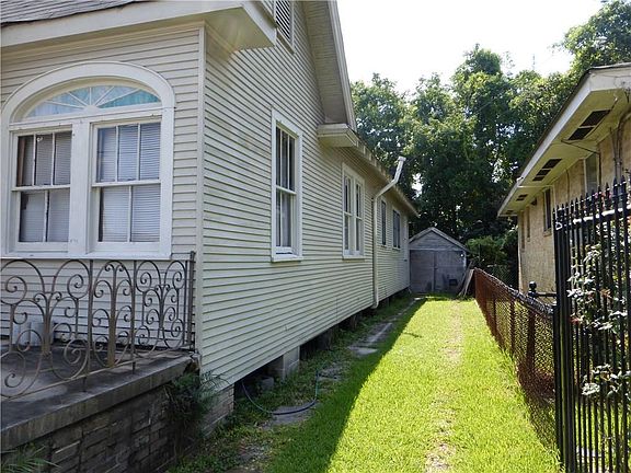 2nd image of 1721-23 Congress St