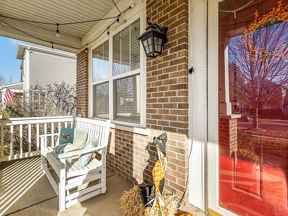 3rd image of 528 Horizon Dr W