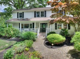 22 Pine Top Rd, Barrington, RI 02806
