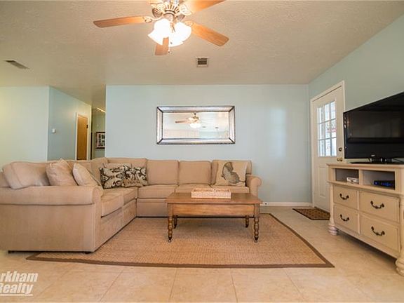 4th image of 237 Lake Dr