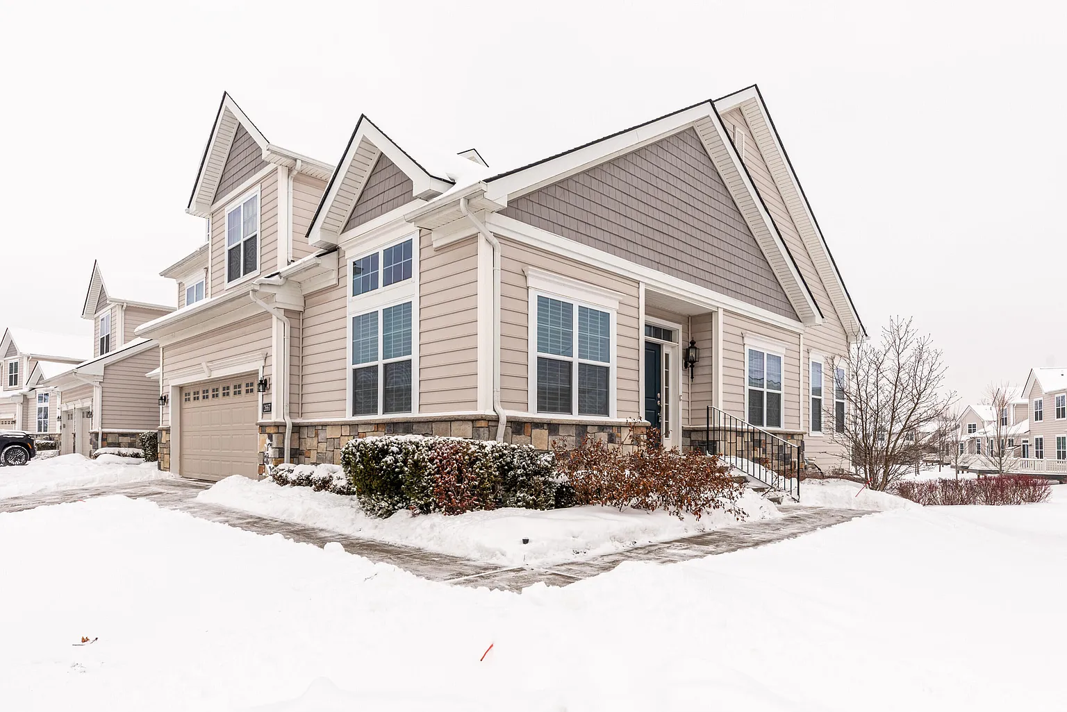 2667 Oxford Cir photo 1