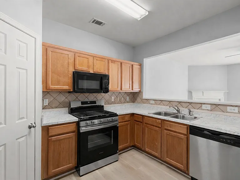 1947 Lakeshore Overlook Cir NW — Photo 13