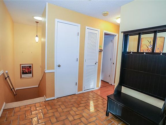 5th image of 4 Bentley Ln