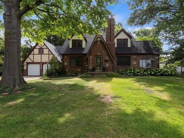 8117 Craig St, Overland Park, KS 66204
