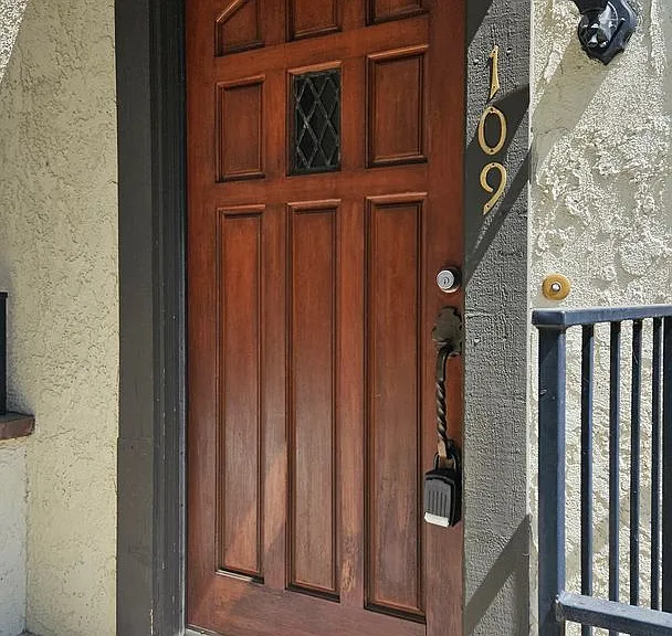 109 E Rosewood Ct — Photo 24