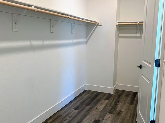 4th image of 659 Blackbury Ln
