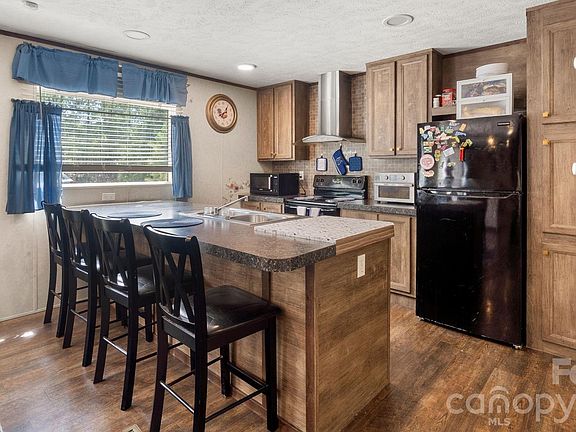 5th image of 602 Preston Brooks Dr