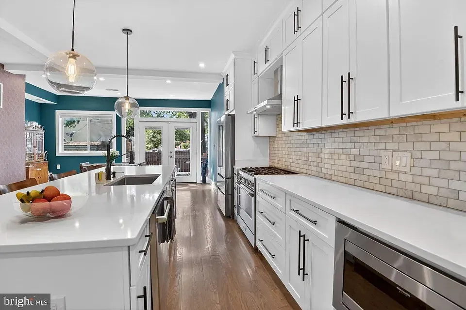 4 bed, 3.5 bath, 2211 sqft, $4,350 — Photo 4