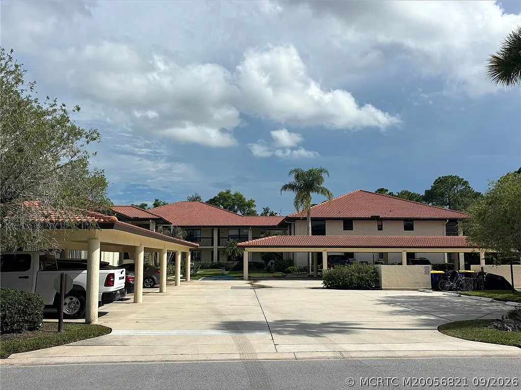 1 bed, 1.0 bath, 697 sqft, $1,700 — Photo 2