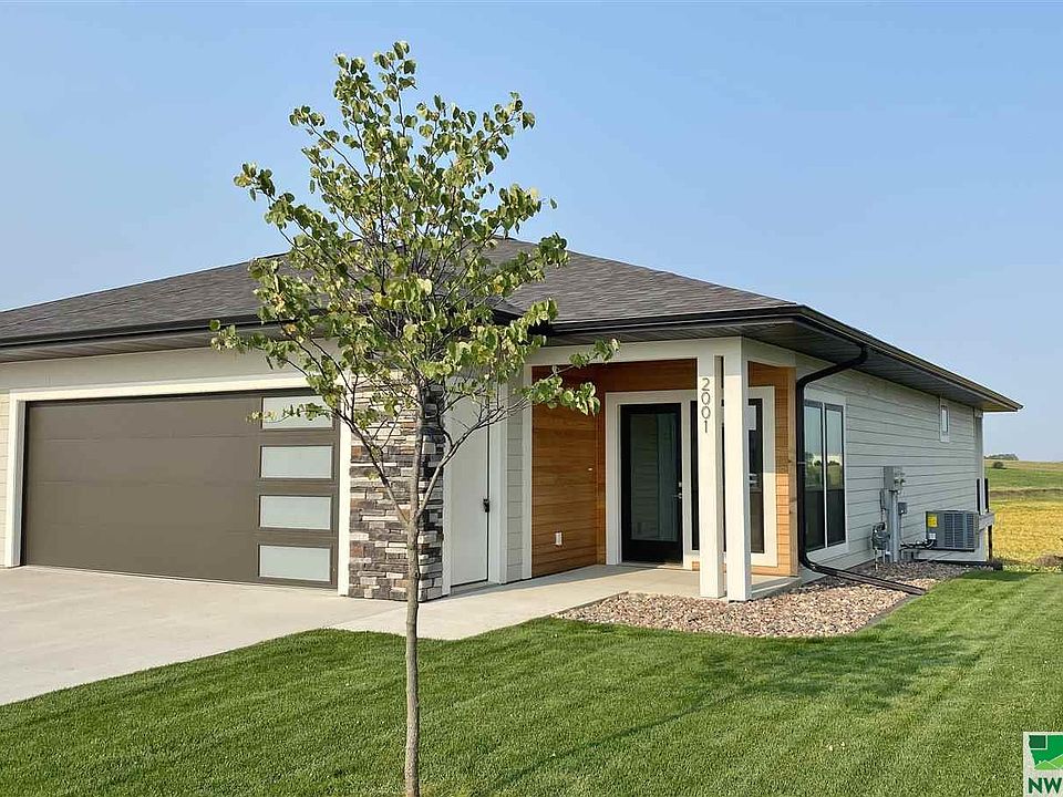 1st image of 2001 4th Ave SE #1
