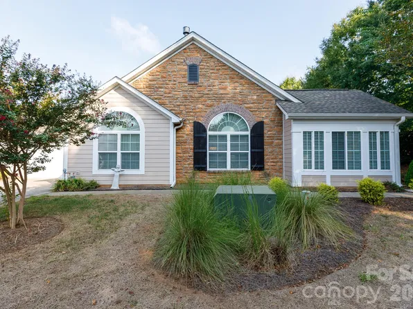 132 Lone Oak Cir, Rock Hill, SC 29732