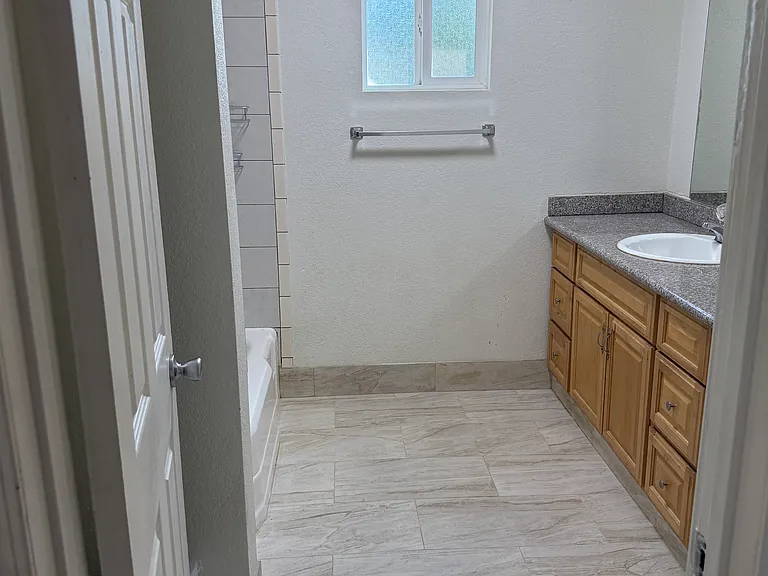 1024 Doyle St — Photo 7