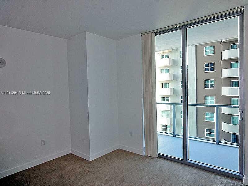 1st image of 1111 SW 1st Ave #11111123N