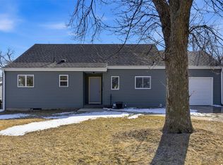 521 29th St NE, Cedar Rapids, IA 52402