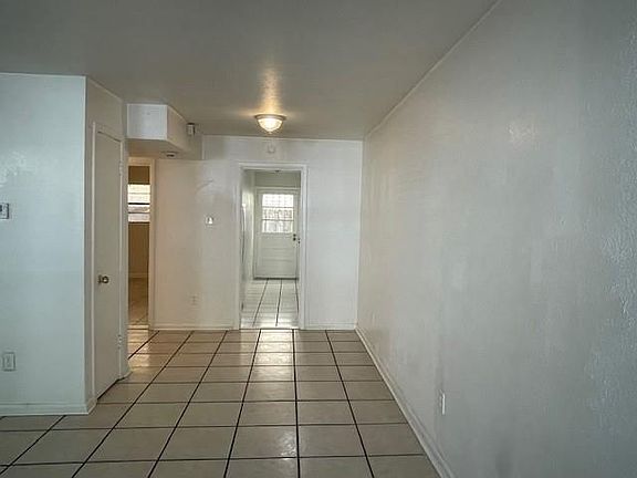 4th image of 1818 Prytania St #103