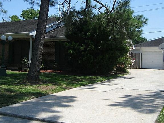 4th image of 216 Coronation Dr