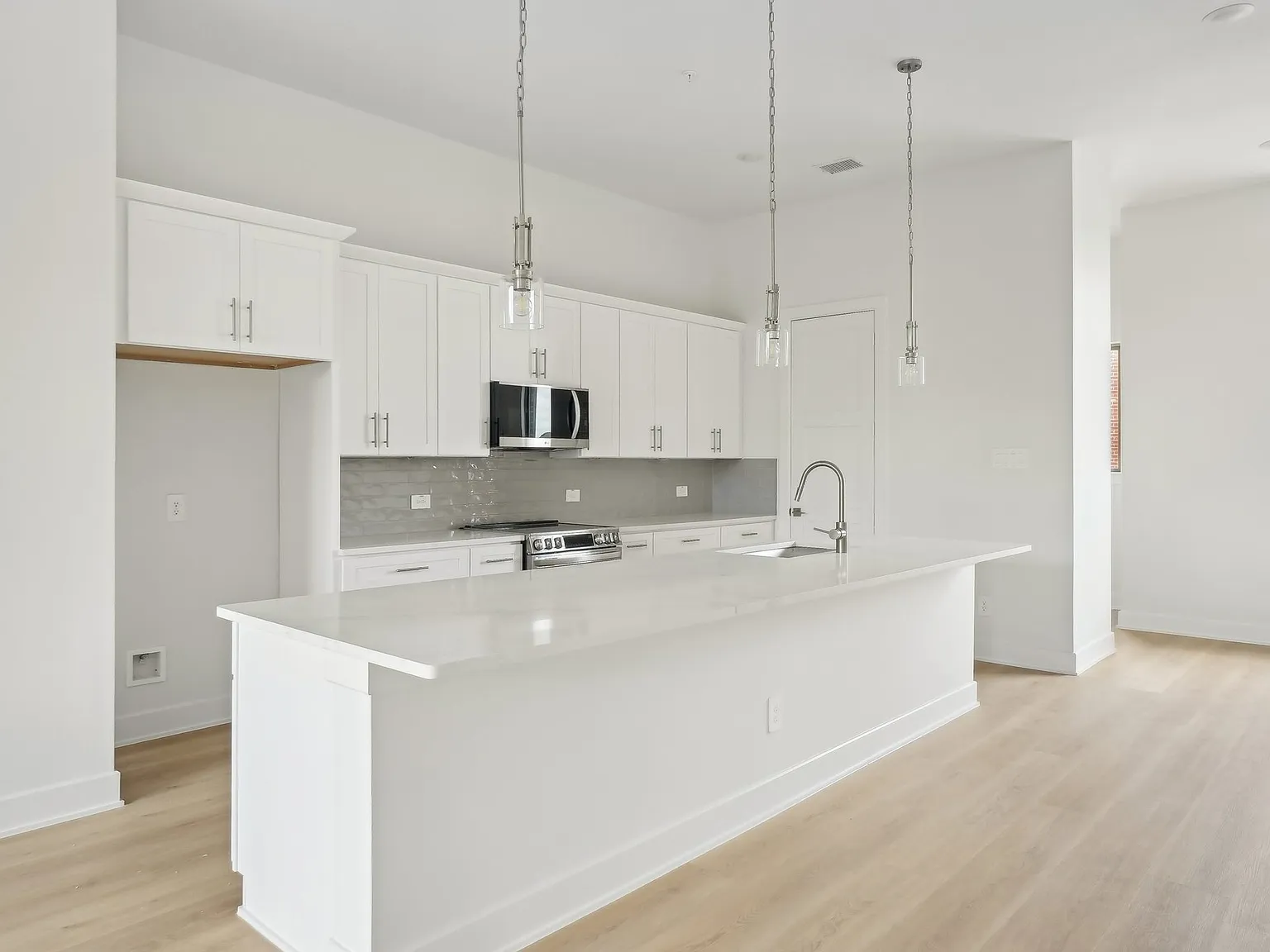 3 bed, 3.5 bath, 2153 sqft, $3,400 — Photo 4