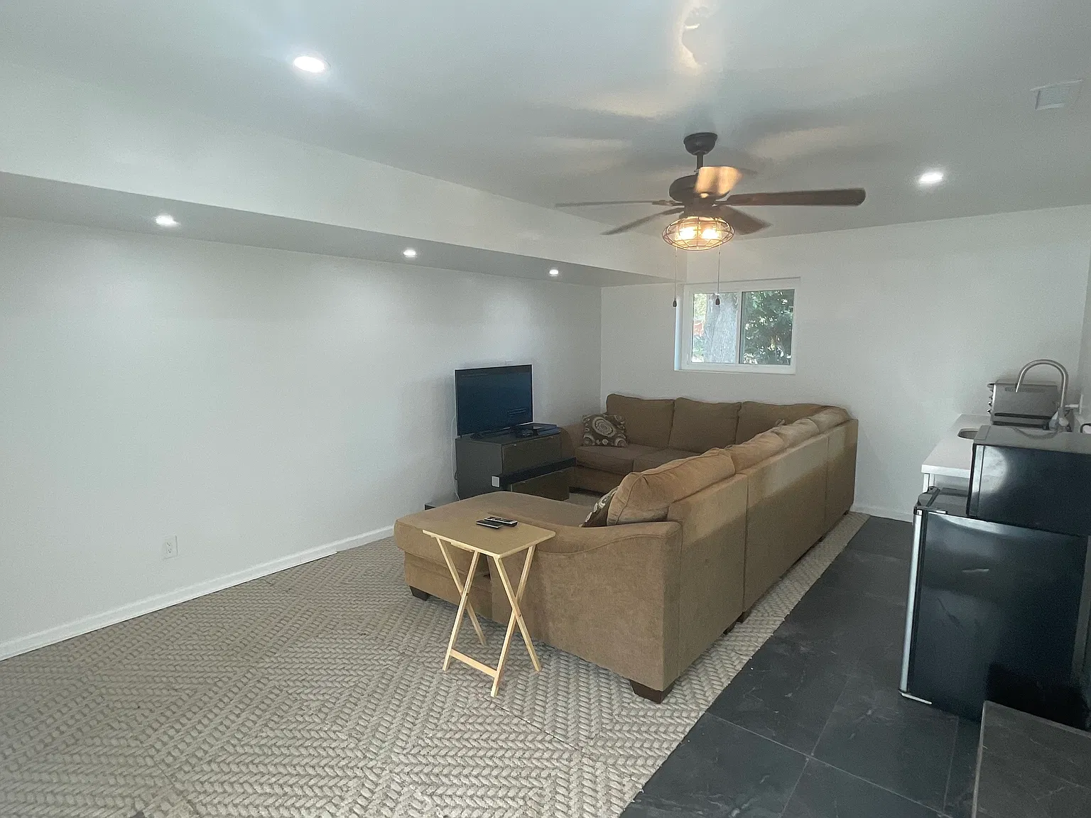 Studio, 400 sqft, $1,495 — Photo 2
