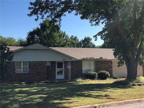 2nd image of 905 Mimosa Dr