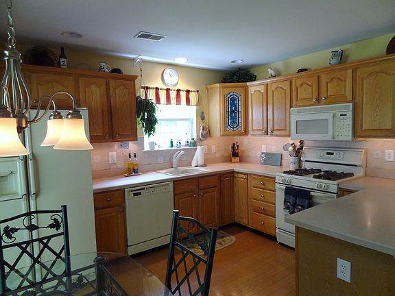 Oak Cabnets in Kitchen