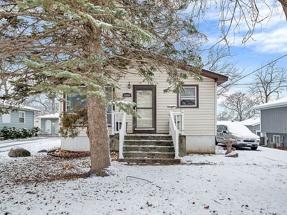 3rd image of 15934 Lorel Ave