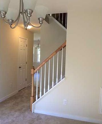 5th image of 11 Bays Farm Dr