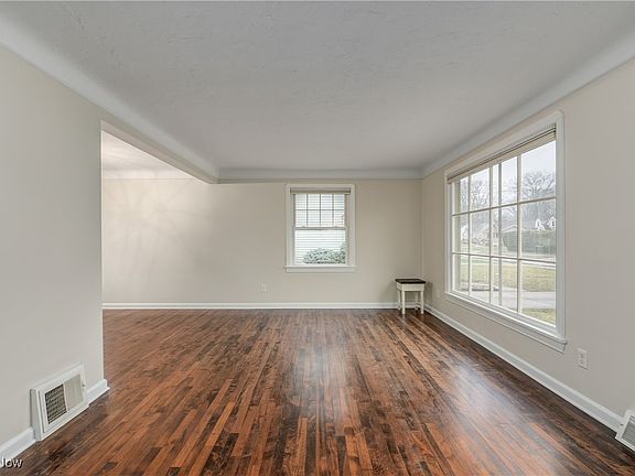 3rd image of 20810 Eastwood Ave