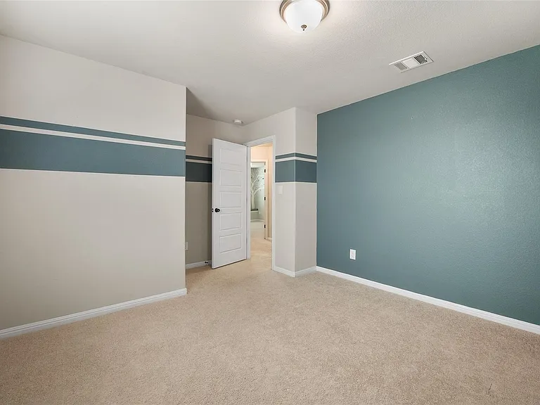 101 Lambert St — Photo 22