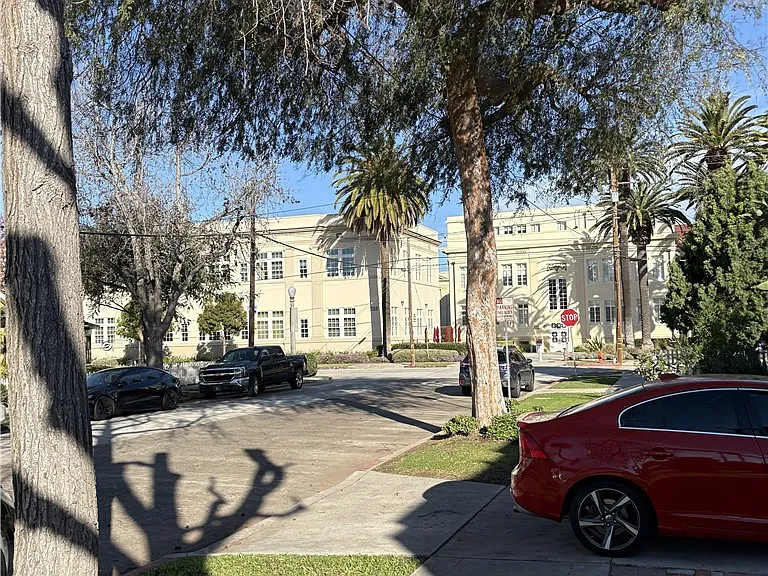 275 N Orange St — Photo 13