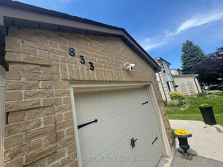 833 Laurier Ave — Photo 46