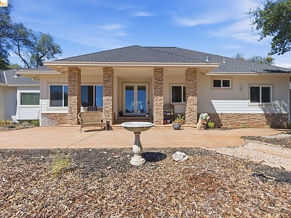 2nd image of 15620 Curtis Cir