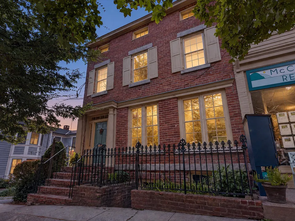 138-140 Main St