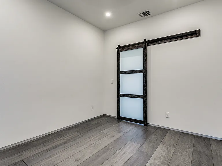 3rd Floor - Secondary Bedroom