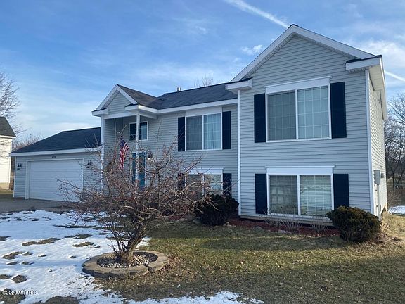 2nd image of 14724 Field Ct NE