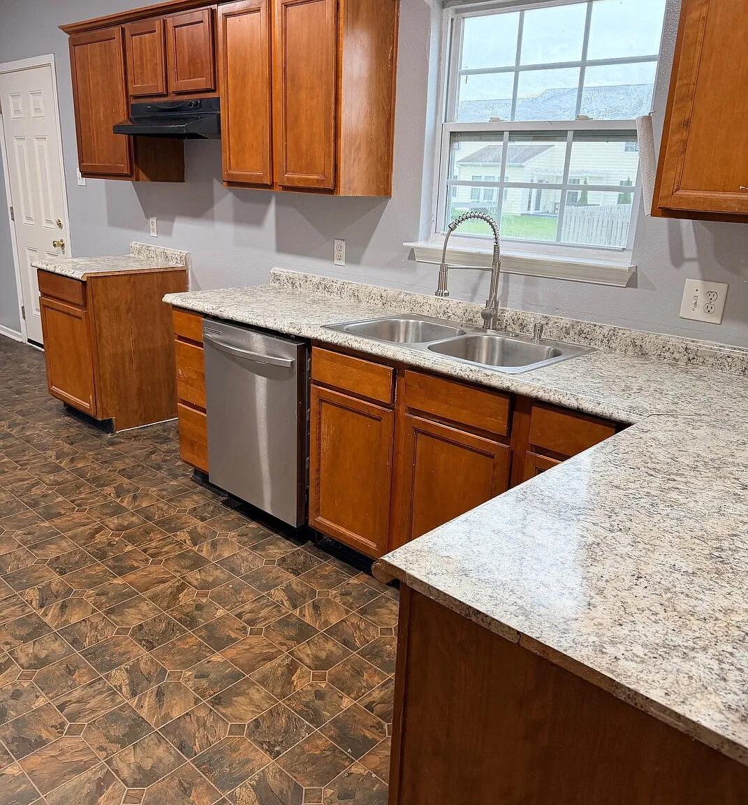 4 bed, 2.5 bath, 2746 sqft, $2,500 — Photo 4