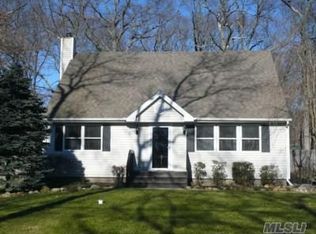9 Charles St, Yaphank, NY 11980
