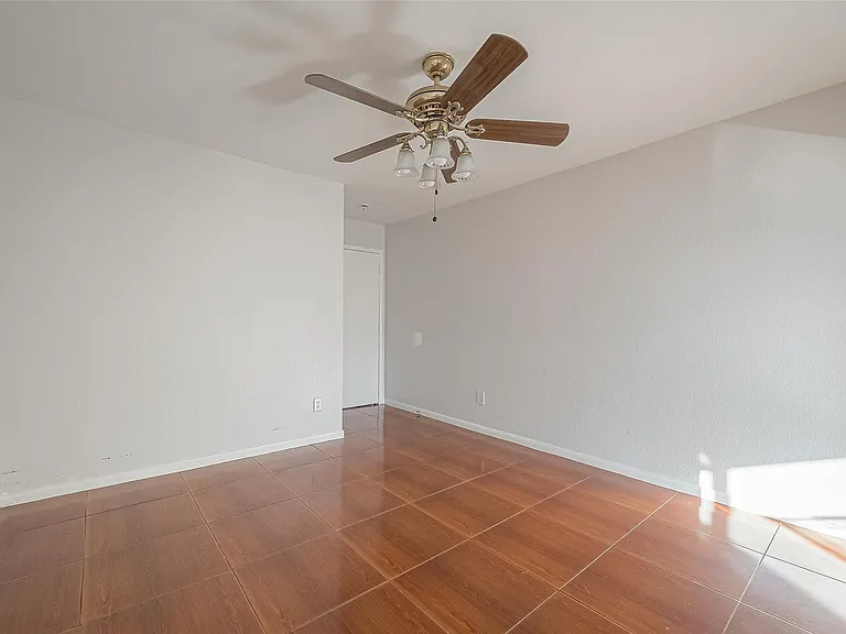 9407 Demsey Mill Dr — Photo 27