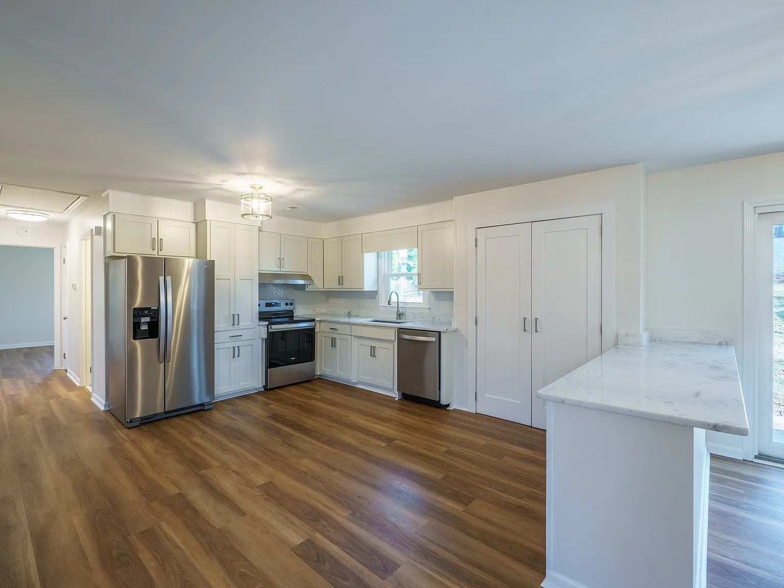3 bed, 2036 sqft, $2,400 — Photo 3