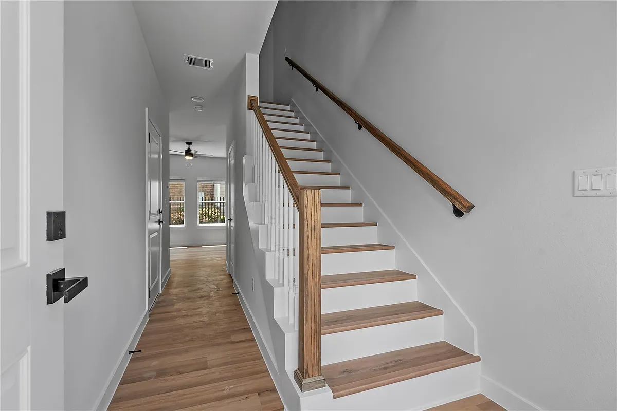 Building Photo - 11621 Waldemar Dr